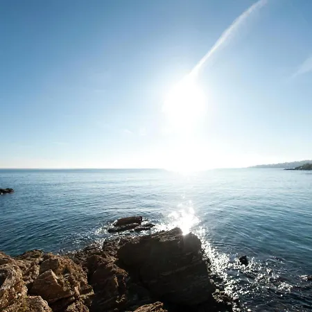 In With Pool And Access Lejlighed Saint-Raphaël