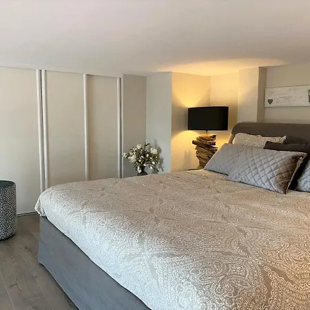 In With Pool And Access Appartement Saint-Raphaël