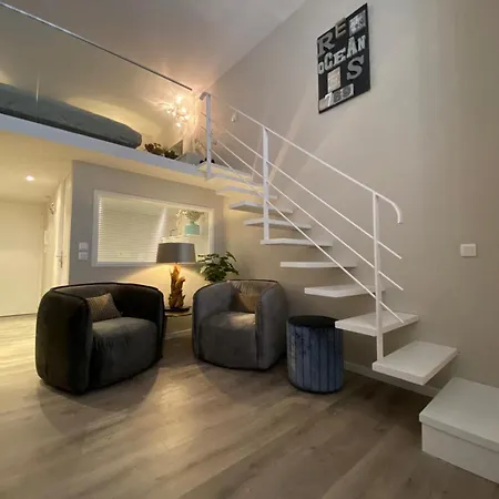 On Cote D'azur With Beachfront Views Appartamento