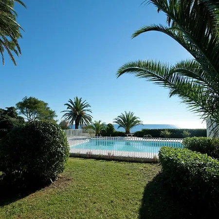 On Cote D'azur With Beachfront Views Appartement Saint-Raphaël