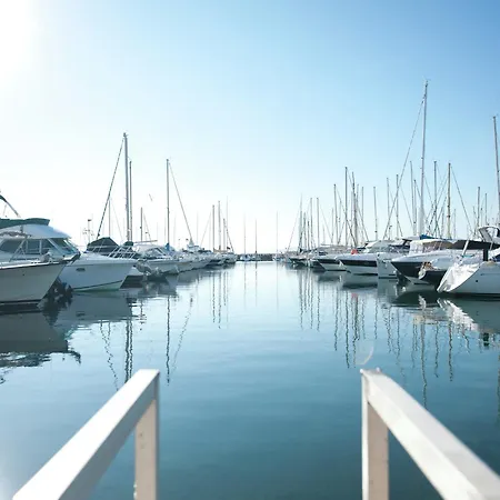 On Cote D'azur With Beachfront Views *