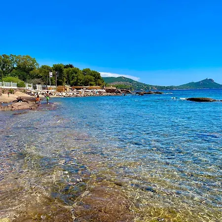 On Cote D'azur With Beachfront Views Appartamento Saint-Raphaël
