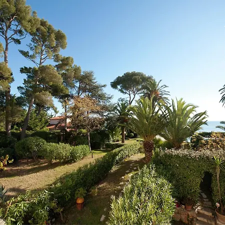 On Cote D'azur With Beachfront Views Appartement