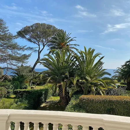 Appartement On Cote D'azur With Beachfront Views