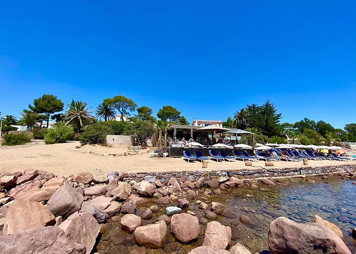 On Cote D'azur With Beachfront Views Apartmán
